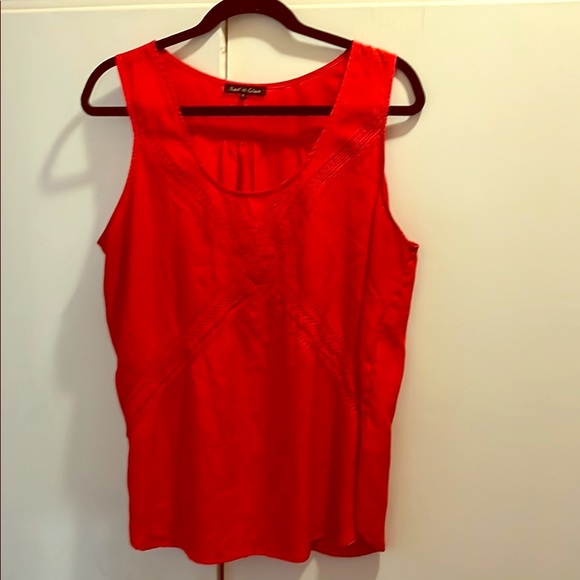 Get summer ready with this gorgeous XL red top. - Picture 1 of 3